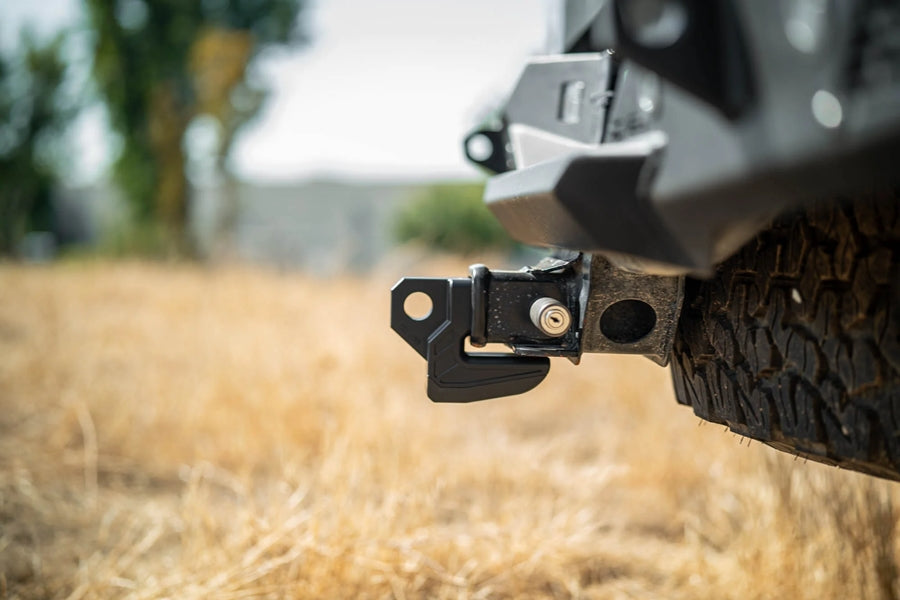 DV8 Offroad Xtract Hitch Skid Plate - Black